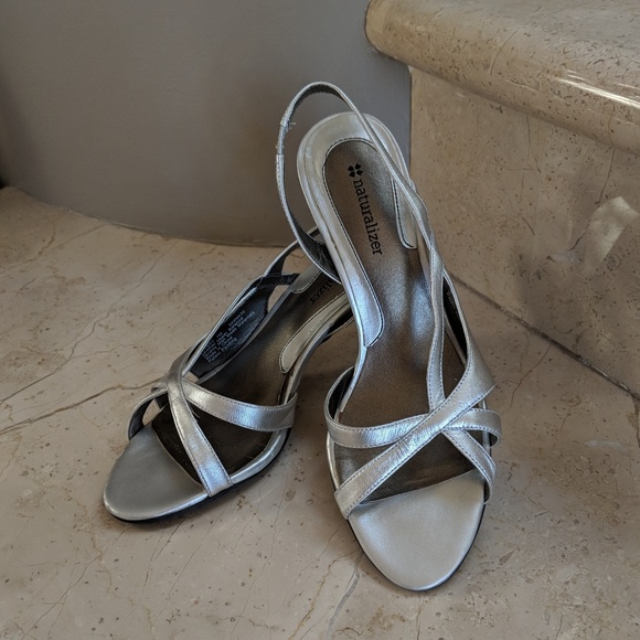 naturalizer silver sandals